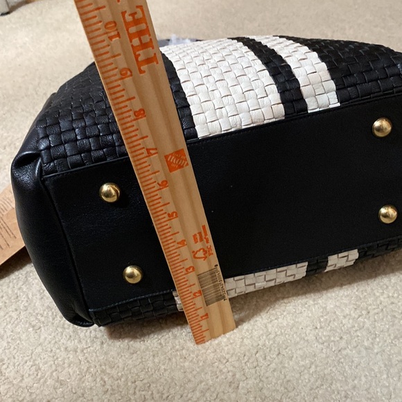 Weave black & white handbag - Picture 6 of 8